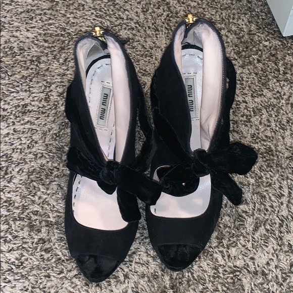 Miu Miu Black Suede Bow Heels Size 39.5 - Picture 2 of 7